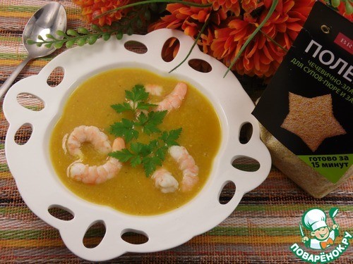 Суп-пюре с полентой, тыквой и креветками