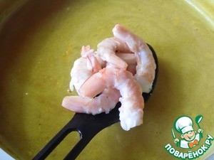 Суп-пюре с полентой, тыквой и креветками