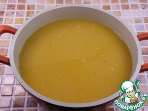 Суп-пюре с полентой, тыквой и креветками