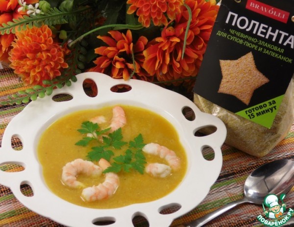 Суп-пюре с полентой, тыквой и креветками