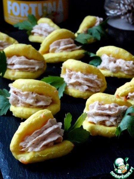 Сырное печенье с начинкой из тунца