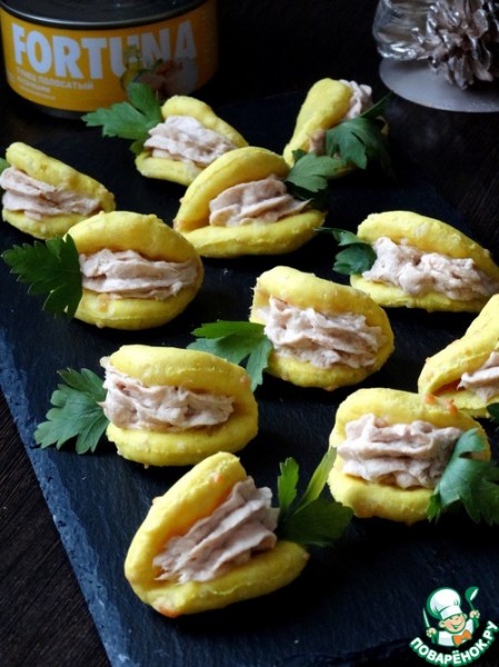 Сырное печенье с начинкой из тунца