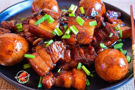 Томленая свиная грудинка по-китайски 