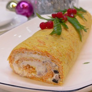 Закусочный морковный рулет
