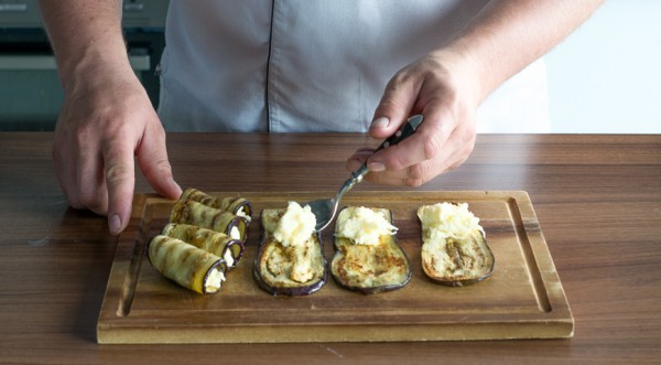 Рулетики из баклажанов с сыром, пошаговый рецепт с фото на 95 ккал