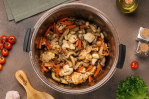 Плов с грибами и курицей в мультиварке Плов с грибами и курицей в мультиварке