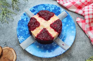 Салат со свеклой, курицей и солеными огурцами Салат со свеклой, курицей и солеными огурцами