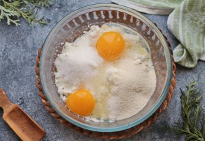 Творожная запеканка с черносливом и яблоками Творожная запеканка с черносливом и яблоками