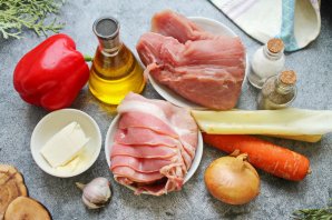 Свиные медальоны в беконе запеченные с овощами