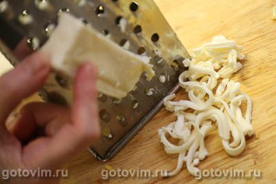 Салат из консервированного тунца со свеклой и плавленым сырком Салат из консервированного тунца со свеклой и плавленым сырком