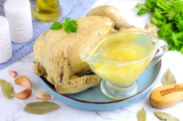 Отварная курица с чесночным соусом Отварная курица с чесночным соусом