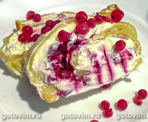 Рулет из блинного теста со сливочной начинкой