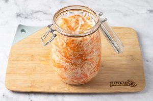 Хрустящая квашеная капуста на зиму в банках для длительного хранения Хрустящая квашеная капуста на зиму в банках для длительного хранения