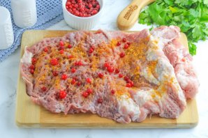 Мясной рулет с брусникой в духовке Мясной рулет с брусникой в духовке