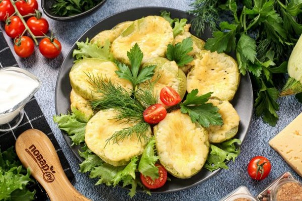 Кабачки запеченные с сыром в мультиварке Кабачки запеченные с сыром в мультиварке