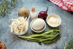 Салат с картофелем и консервированными кальмарами Салат с картофелем и консервированными кальмарами