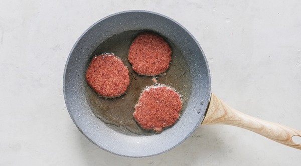 Печеночные оладьи из куриной печени, пошаговый рецепт с фото на 335 ккал Печеночные оладьи из куриной печени, пошаговый рецепт с фото на 335 ккал