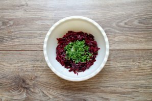 Салат из свеклы с орехами и кинзой Салат из свеклы с орехами и кинзой