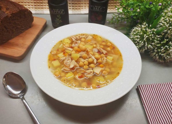 Суп с курицей и нутом Суп с курицей и нутом