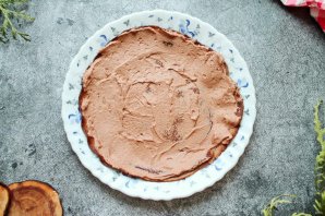 Рулет из шоколадных блинов с кремом Рулет из шоколадных блинов с кремом