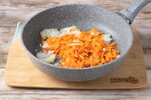 Макароны с грибами и овощами на сковороде Макароны с грибами и овощами на сковороде