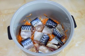 Скумбрия в мультиварке с овощами Скумбрия в мультиварке с овощами