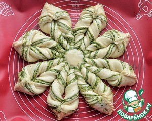 Пирог со шпинатом и тунцом "Снежинка" Пирог со шпинатом и тунцом "Снежинка"