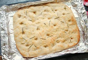 Фокачча с пармезаном и розмарином Фокачча с пармезаном и розмарином