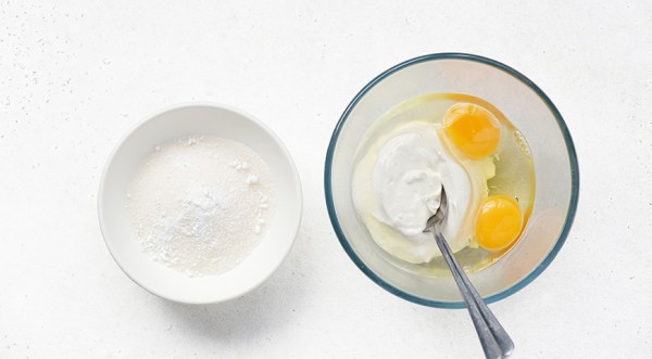 Песочный пирог с ягодами и сметанной заливкой, пошаговый рецепт с фото на 354 ккал