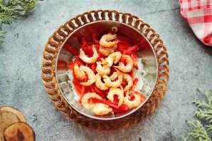 Салат из рисовой лапши с креветками