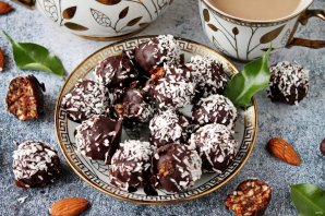 Конфеты из фиников с миндалем Конфеты из фиников с миндалем