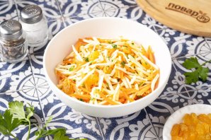 Салат с морковью, сельдереем и изюмом Салат с морковью, сельдереем и изюмом