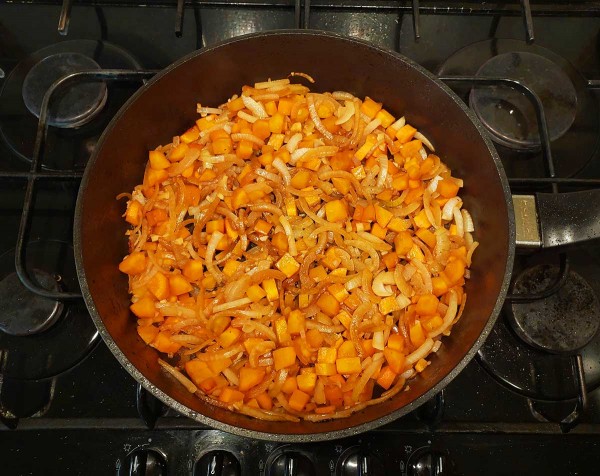 Гуляш из говядины с подливкой Гуляш из говядины с подливкой