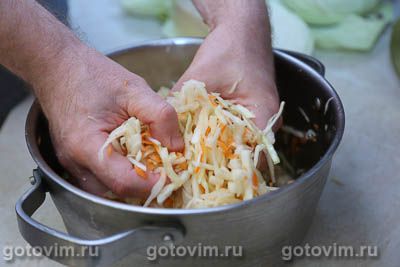 Квашеная капуста с черным хлебом Квашеная капуста с черным хлебом