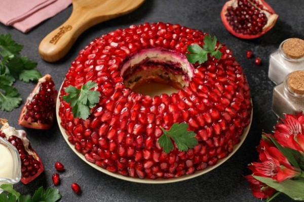 Салат "Гранатовый браслет" с говядиной Салат "Гранатовый браслет" с говядиной