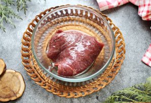 Говядина на подушке из авокадо Говядина на подушке из авокадо