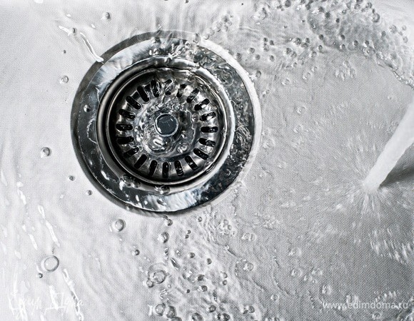 Почему нельзя сливать кипяток в раковину? Эксперты рассказали о последствиях Почему нельзя сливать кипяток в раковину? Эксперты рассказали о последствиях