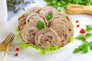 Мясной рулет с брусникой в духовке Мясной рулет с брусникой в духовке