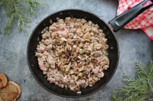 Мясная лазанья с грибами и соусом "Бешамель" Мясная лазанья с грибами и соусом "Бешамель"