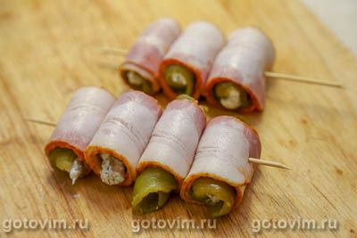 Рулетики из перца в беконе