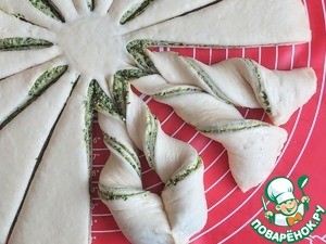 Пирог со шпинатом и тунцом "Снежинка" Пирог со шпинатом и тунцом "Снежинка"