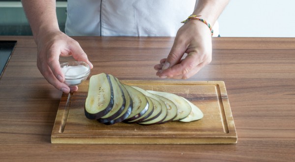 Рулетики из баклажанов с сыром, пошаговый рецепт с фото на 95 ккал