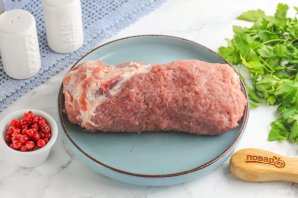Мясной рулет с брусникой в духовке Мясной рулет с брусникой в духовке