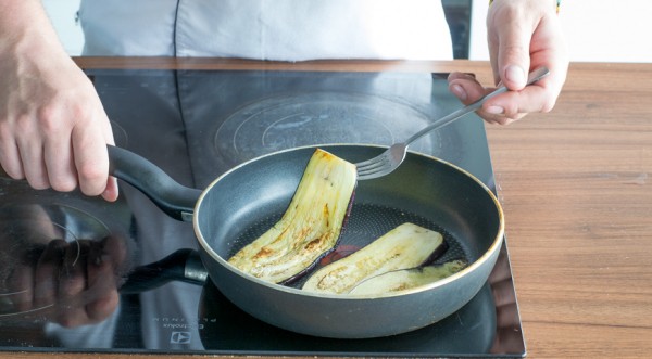 Рулетики из баклажанов с сыром, пошаговый рецепт с фото на 95 ккал