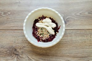 Салат из свеклы с орехами и кинзой Салат из свеклы с орехами и кинзой