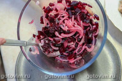 Салат из консервированного тунца со свеклой и плавленым сырком Салат из консервированного тунца со свеклой и плавленым сырком