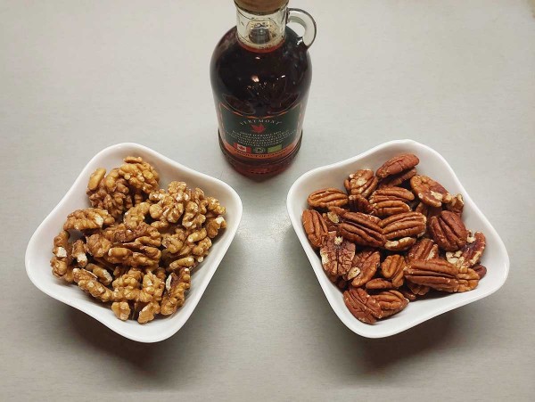 Орехи в кленовом сиропе