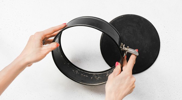 Песочный пирог с ягодами и сметанной заливкой, пошаговый рецепт с фото на 354 ккал