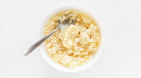 Хачапури лодочка по-аджарски с яйцом, пошаговый рецепт с фото на 1858 ккал Хачапури лодочка по-аджарски с яйцом, пошаговый рецепт с фото на 1858 ккал