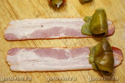 Рулетики из перца в беконе